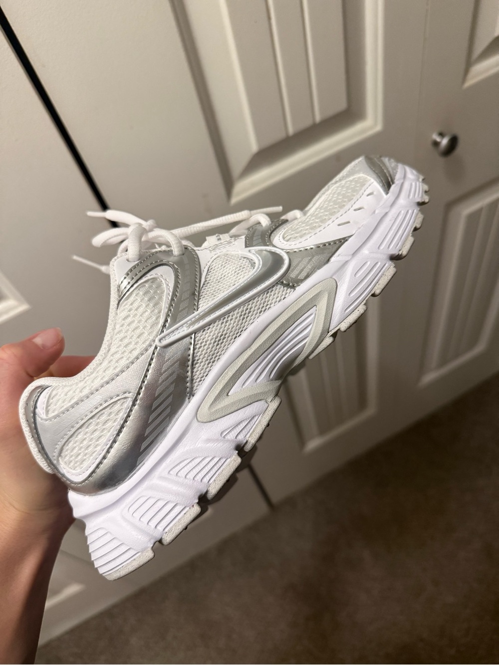 Women’s Nike V5 RNR - Picture 2 of 3